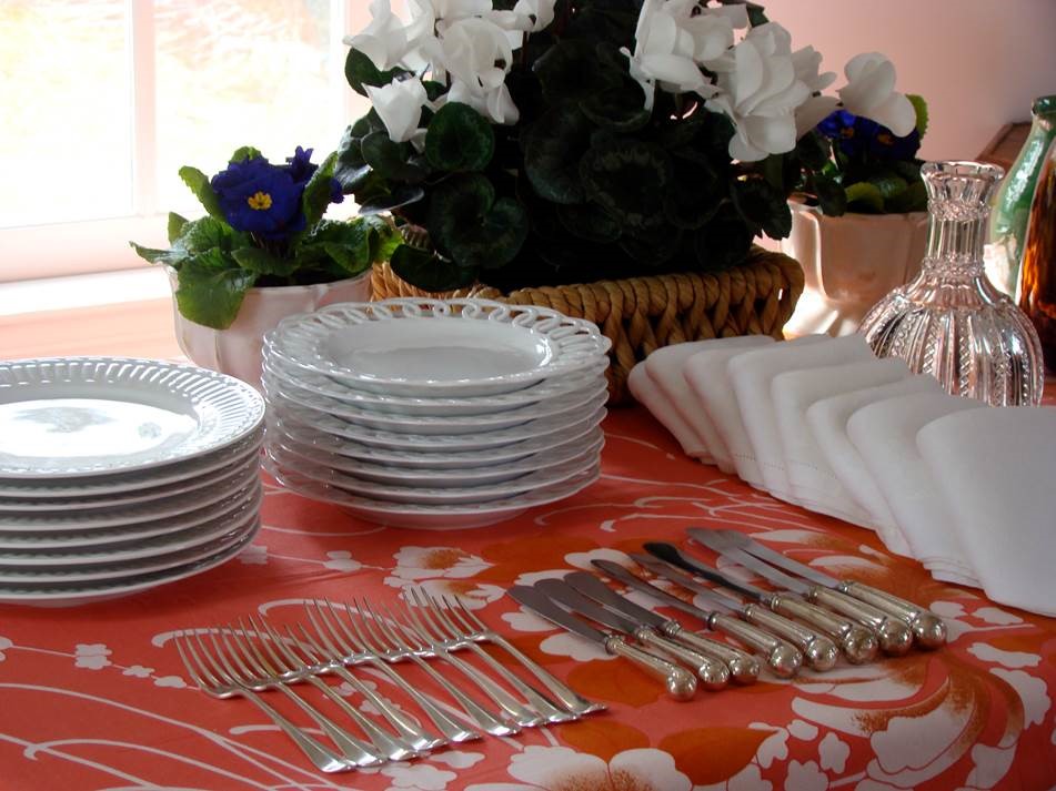 Victoria Amory tablesetting