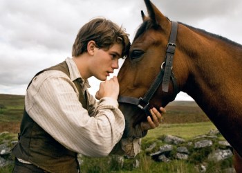 war-horse-movie-image-jeremy-irvine-01