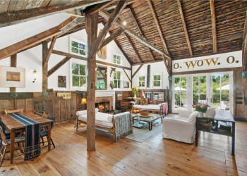 1740s barn at 2983 Montauk Highway.