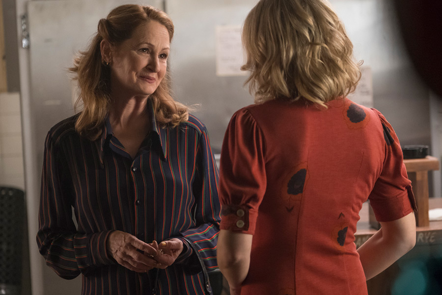 Melissa Leo as Goldie talking to Cassie in I'm Dying Up Here Season 2