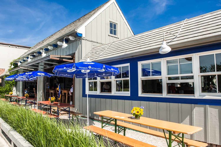 zum-schneider-montauk-german-restaurant-5792