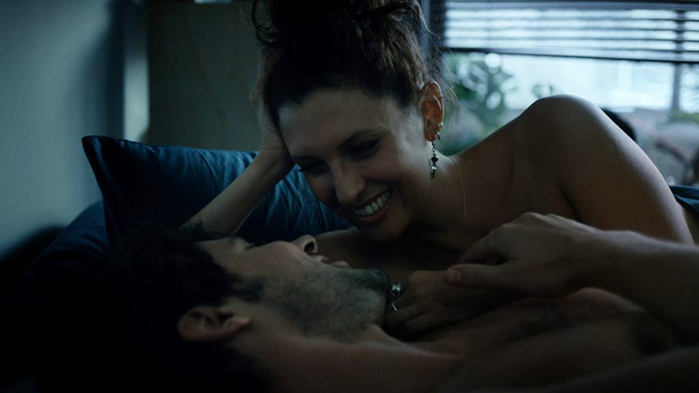 Martina seduces the unfaithful César in "Dry Martina"