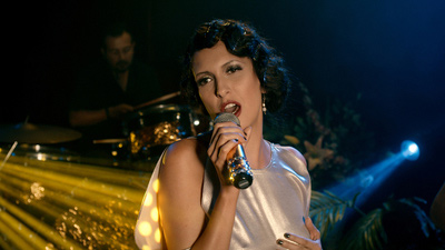 Martina tries to revive her career in "Dry Martina"