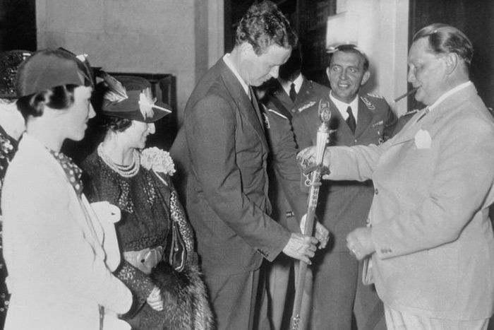 Charles Lindbergh receives his medal from Hermann Goering