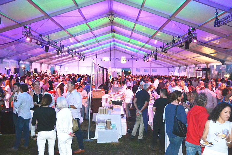 The tent at Dan's Taste of Summer 2018 was packed! Photo: Carole Blankman Ginsburg
