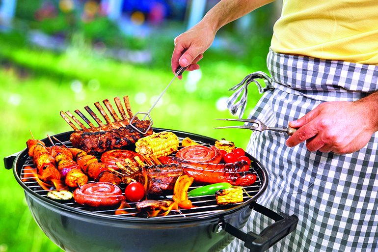 You can't get the full summer experience without a backyard BBQ, Photo: Alexander Raths/123RF