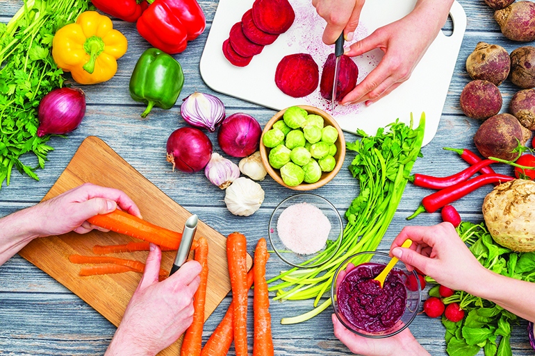 People who cook together, eat together, Photo: Scyther5/123RF