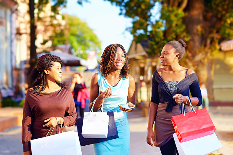 Shop like every day is a holiday, Photo: Olesia Bilkei/123RF