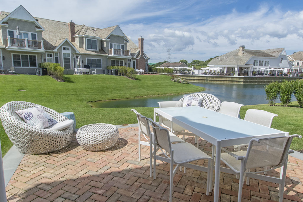 Is Mischa Barton Buying in Pond? Dan’s Papers