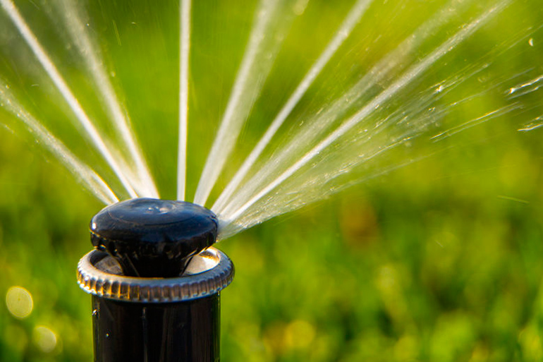 Irrigation system, sprinler head spraying water