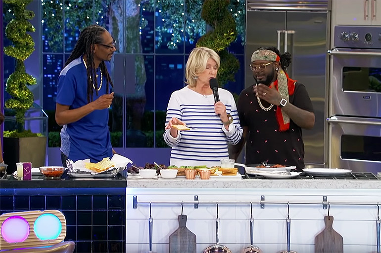 Martha Stewart, Snoop Dogg and T-Pain try autotune on "Martha & Snoop's Potluck Dinner Party"