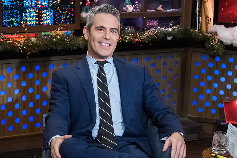 Andy Cohen hosting "Watch What Happens Live," Image: Charles Sykes/Bravo
