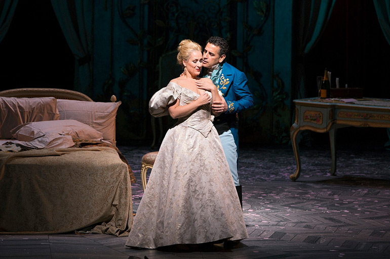 Diana Damrau as Violetta and Juan Diego Flórez as Alfredo in "La Traviata"