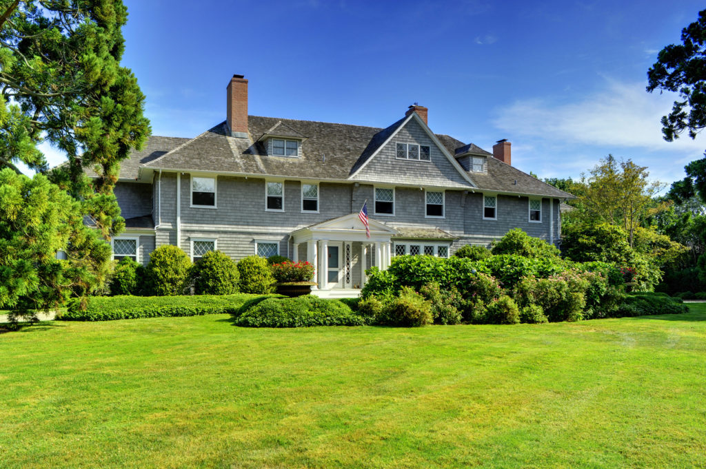 Chevy Chase's Beautiful Former East Hampton Estate Is Yours for 20