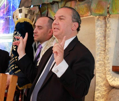 Hampton Synagogue’s cantor Netanel Hershtik and Rabbi Marc Schneier