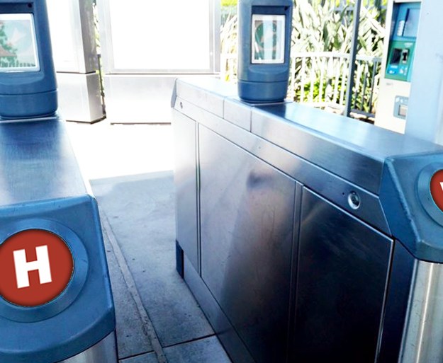 Hamptons Subway's new push bar-less turnstile