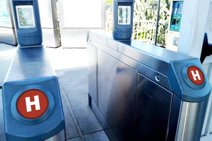 Hamptons Subway's new push bar-less turnstile
