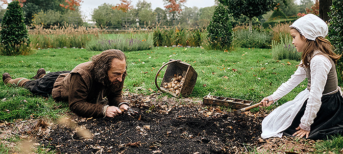 Shakespeare, despite few skills, works on the garden dedicated to his dead son