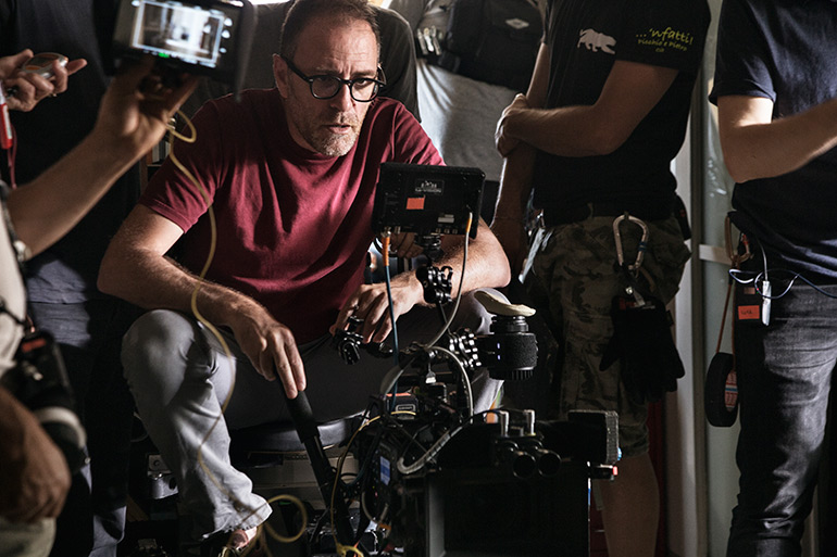 Valerio Mastandrea directing "Laughing"