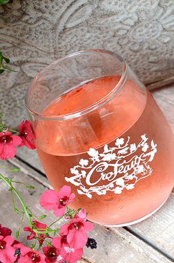A glass of Croteaux Vineyard rosé, Photo: Courtesy Croteaux Vineyard