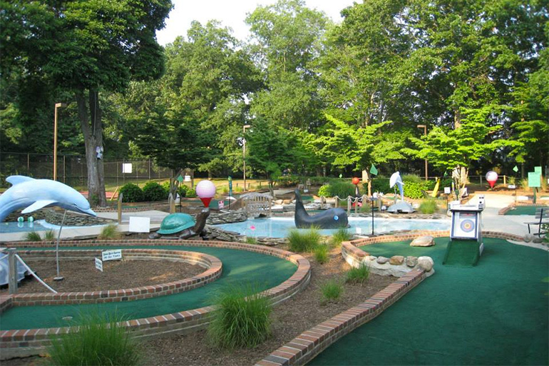 Shelter Island Whale's Tale mini golf course