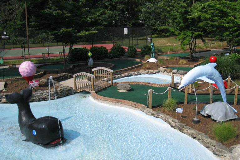 Shelter Island Whale's Tale mini golf course