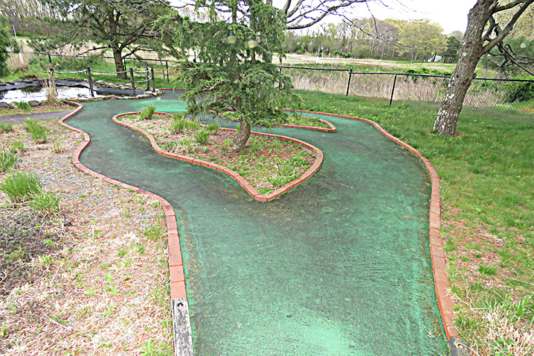 Long Island Mini Golf Park Hole 14
