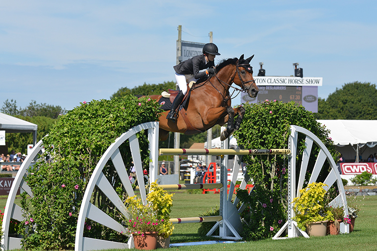 Lucy Deslauriers rides Hester to second place in the 2019 Hampton Classic Grand Prix horse jumping