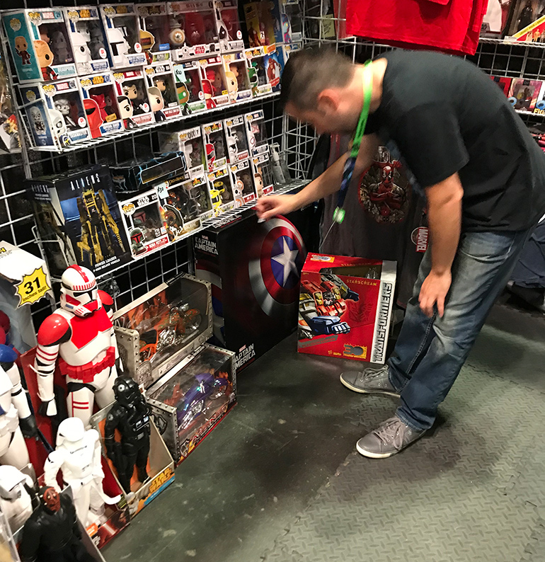 Shopping at NYCC 2018