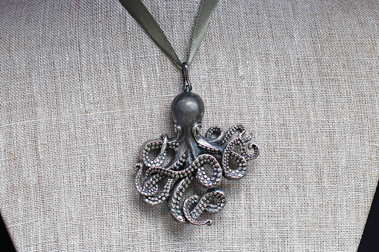 Octopus pendant by Eric Messin