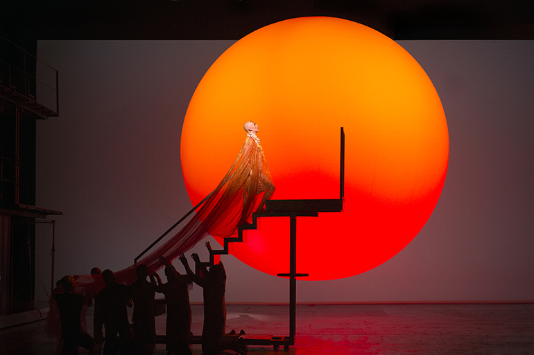 A scene from Glass's "Akhnaten," Photo: Richard Hubert Smith / English National Opera