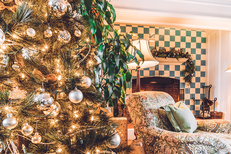 The Baker House 1650, festively decorated