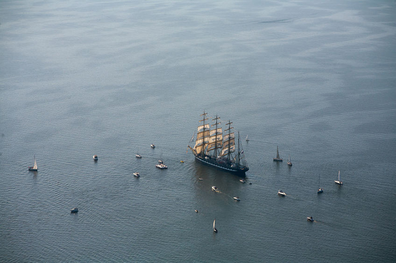 Hamptons History Association whaling ship and spectators
