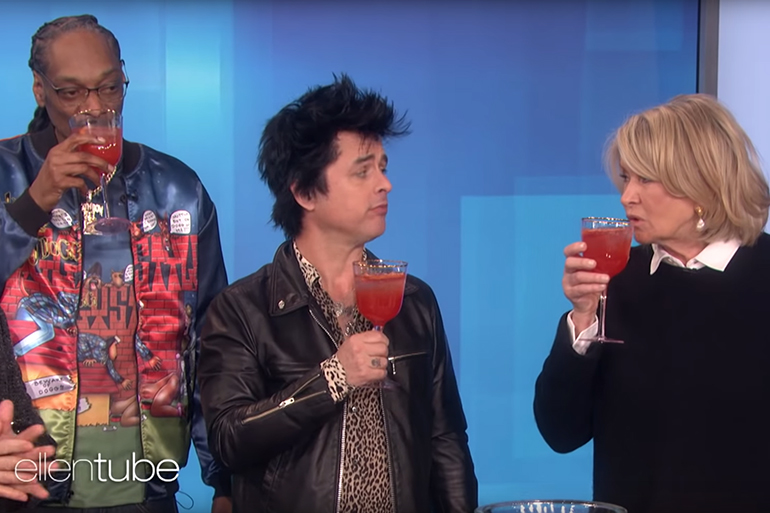 Snoop Dogg, Billy Joe Armstrong and Martha Stewart cook on 'The Ellen Show'