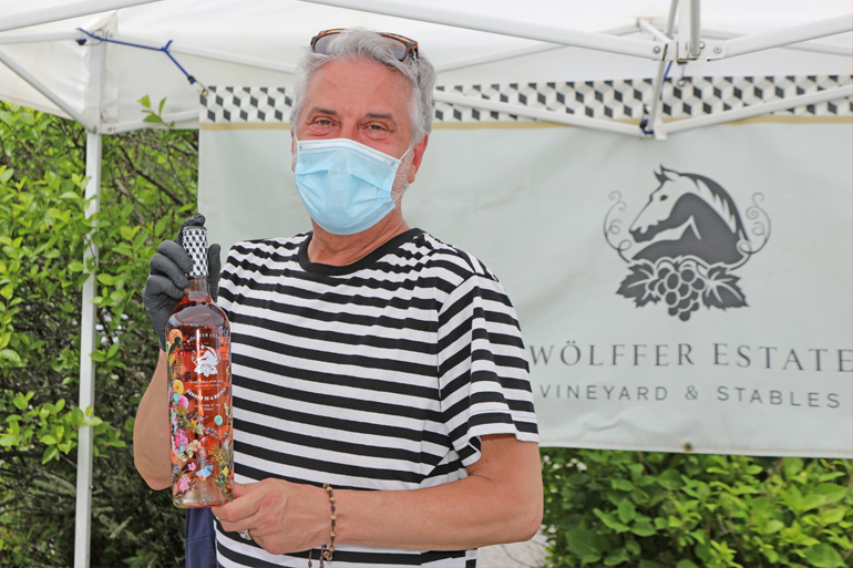 Kevin Campbell showing off Wölffer Estate's Summer in a Bottle Rosé 2019, Photo: Barbara Lassen