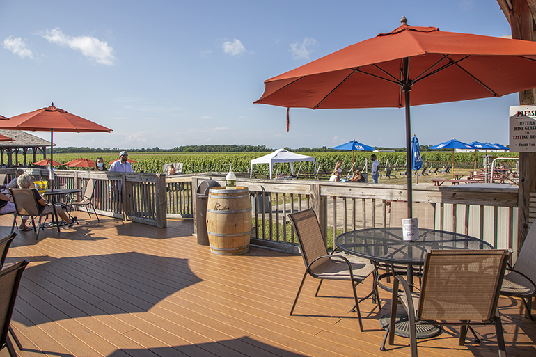 Pindar Vineyard's outdoor patio, Photo: Barbara Lassen