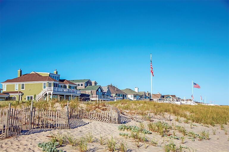 The iconic Dune Road in Westhampton Beach, Photo: Barbara Lassen