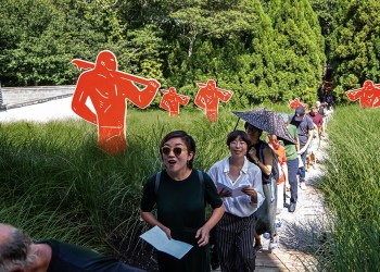 Guests exploring The Watermill Center's stunning grounds pre-COVID, Photo: ©Maria Baranova, Courtesy The Watermill Center