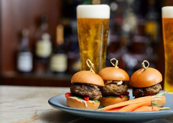 Guest-worthy-2018-08-29_happy-hour_mark-weinberg_0103