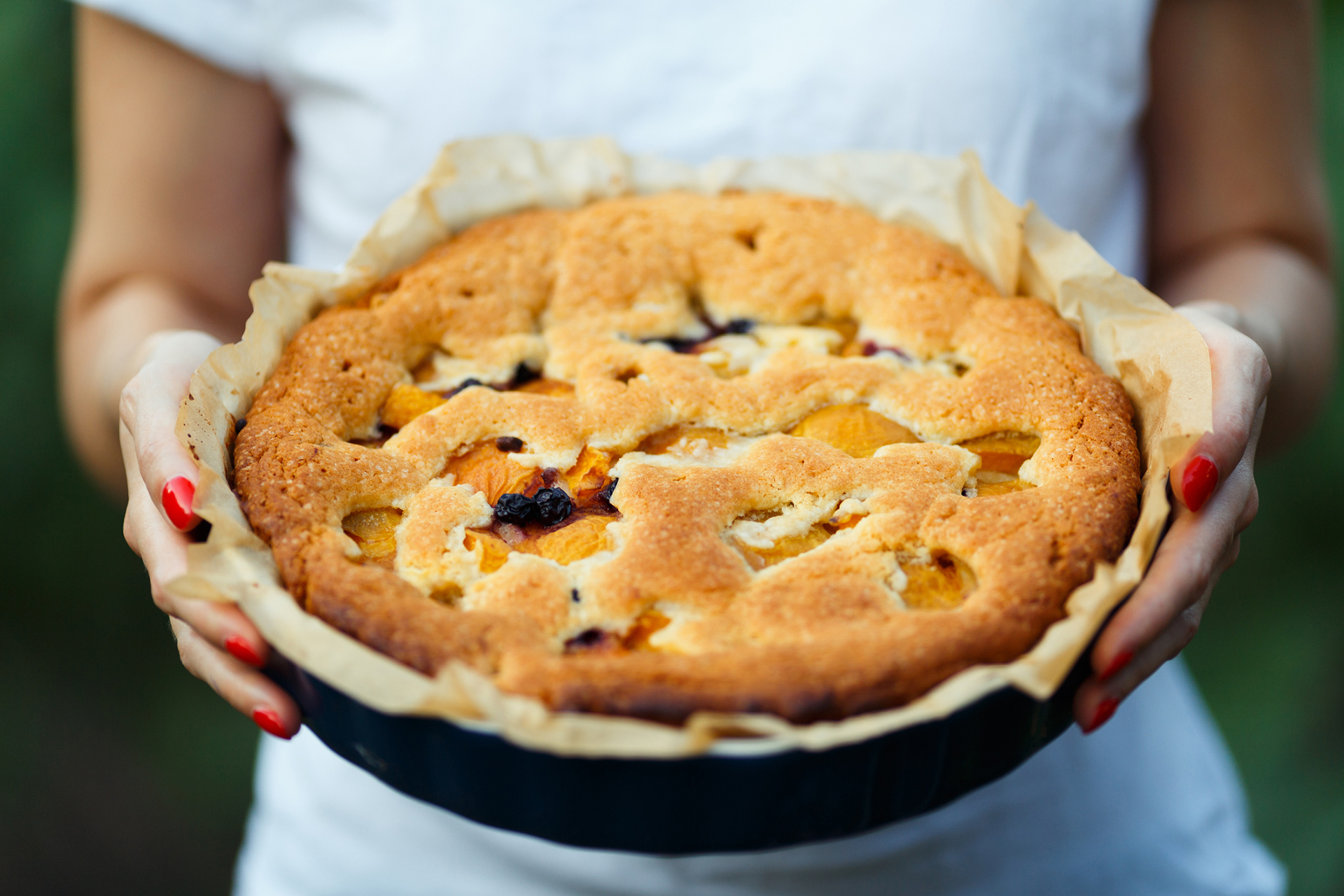 delicious apple pie in the hands of the cook