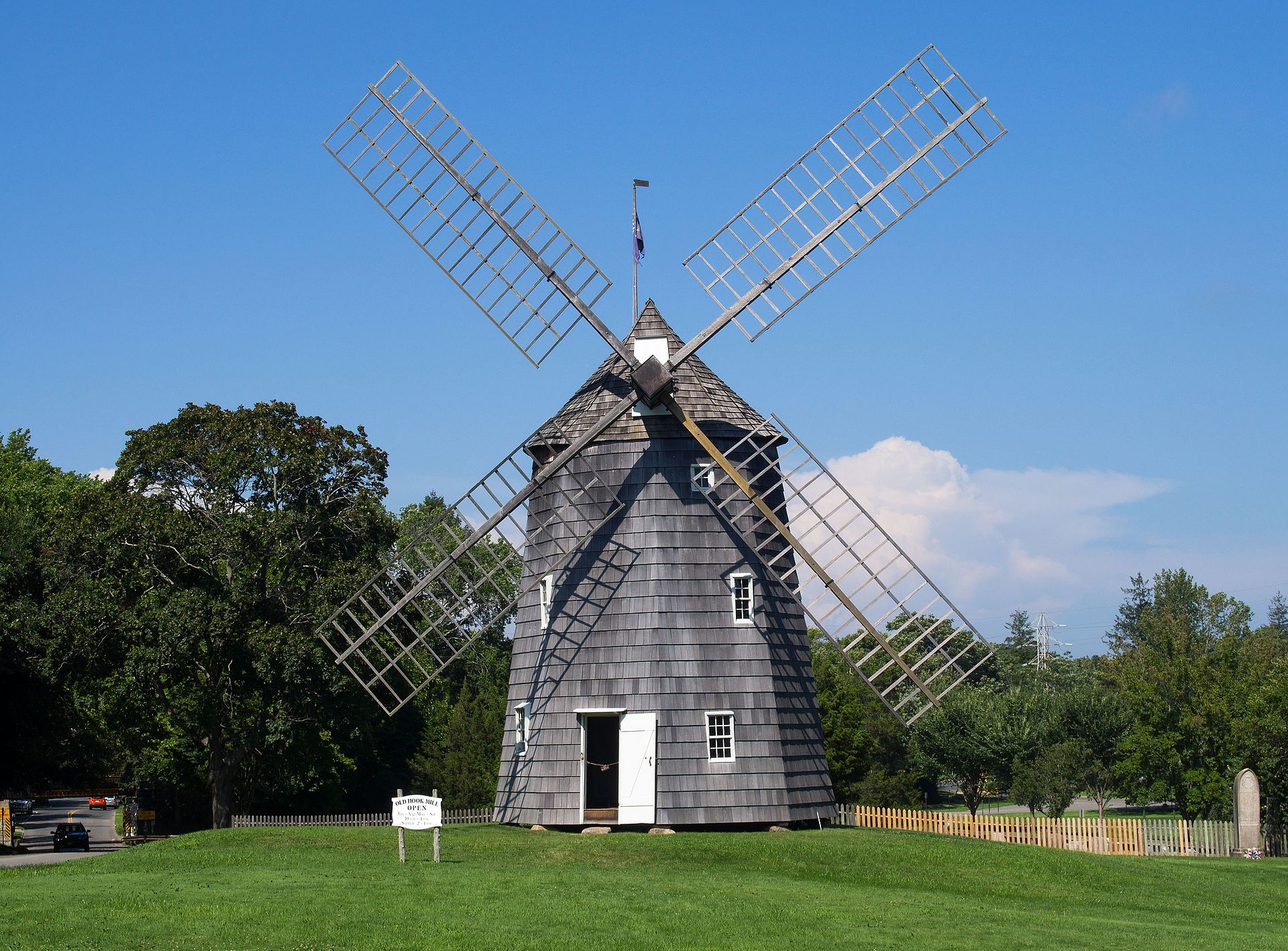 Old_Hook_Mill_in_East_Hampton_1