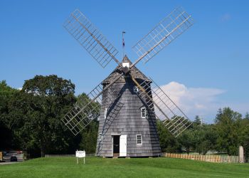 Old_Hook_Mill_in_East_Hampton_1