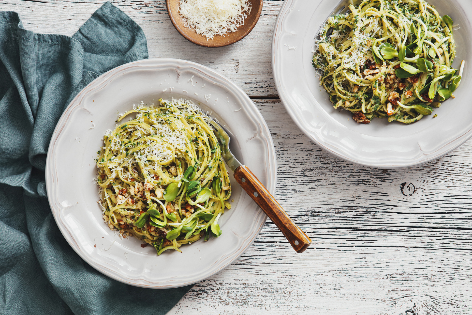 Spaghetti with vegetables, spinach and parmesan