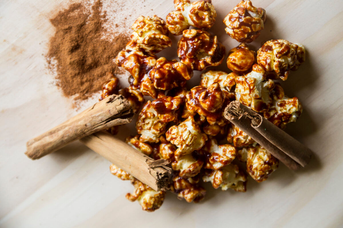 Sweet popcorn topped with cinammon caramel