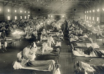 1918-1200px-Emergency_hospital_during_Influenza_epidemic_Camp_Funston_Kansas_-_NCP_1603-copy-3
