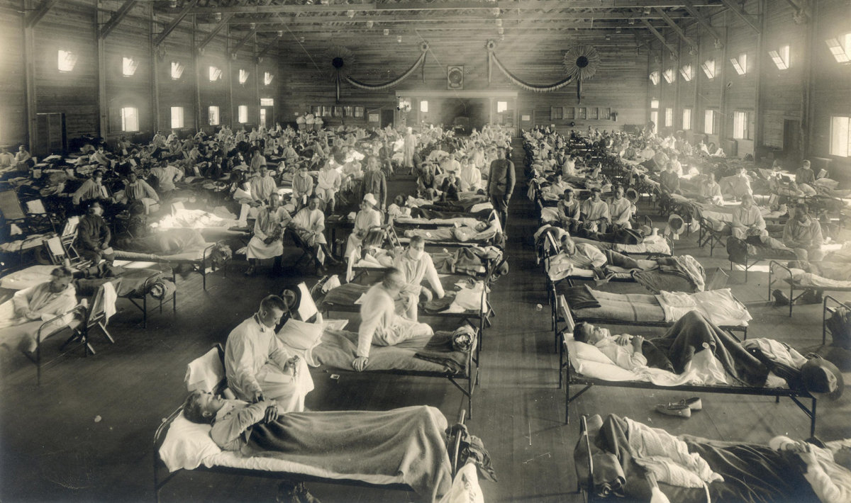 1918-flu-Emergency_hospital_during_Influenza_epidemic_Camp_Funston_Kansas_-_NCP_1603-e1588711188494