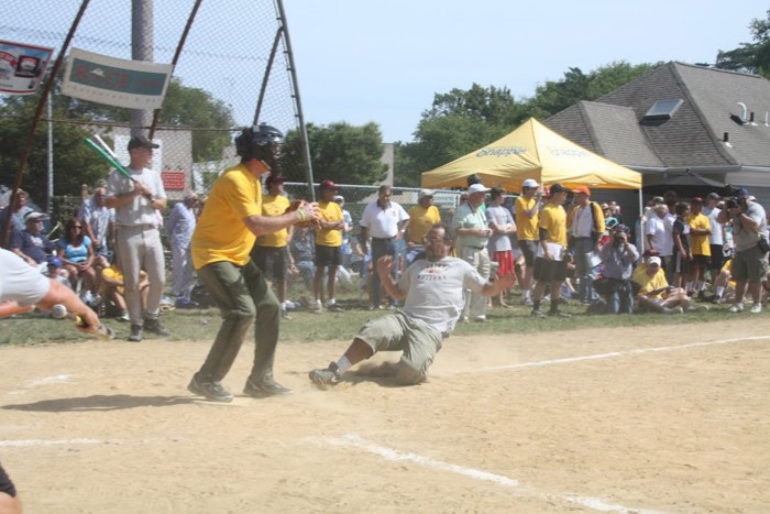 Artists and Writers game action
