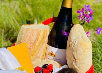 Best-Claudes-All-American-Picnic-pc-SH-Inn