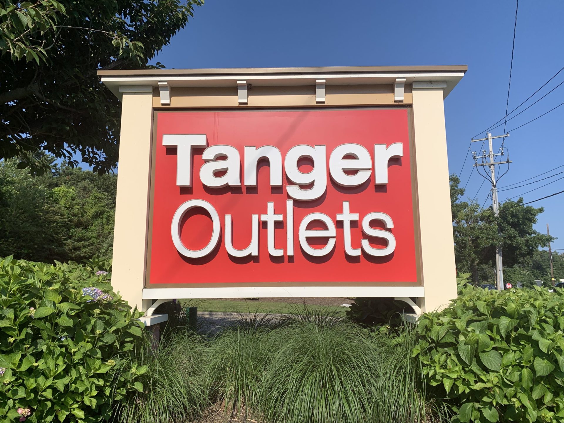 brooks tanger outlet