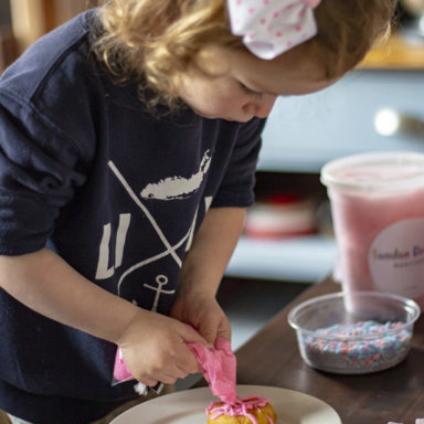 Sundae Donuts DIY kits are fun (and delicious) for the whole family.